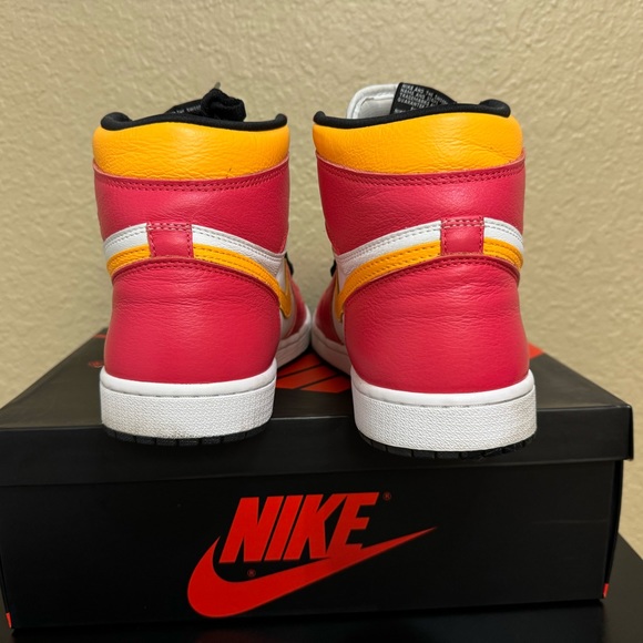 Jordan 1 retro high OG Light Fusion Red Size 11 - Picture 5 of 7